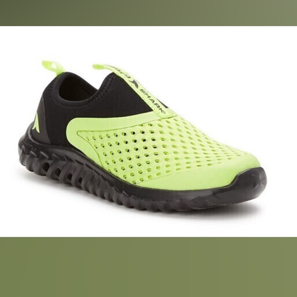 RUGGED SHARK PAIR OF YOUTH BOYS WATER SHOES NEW IN BOX